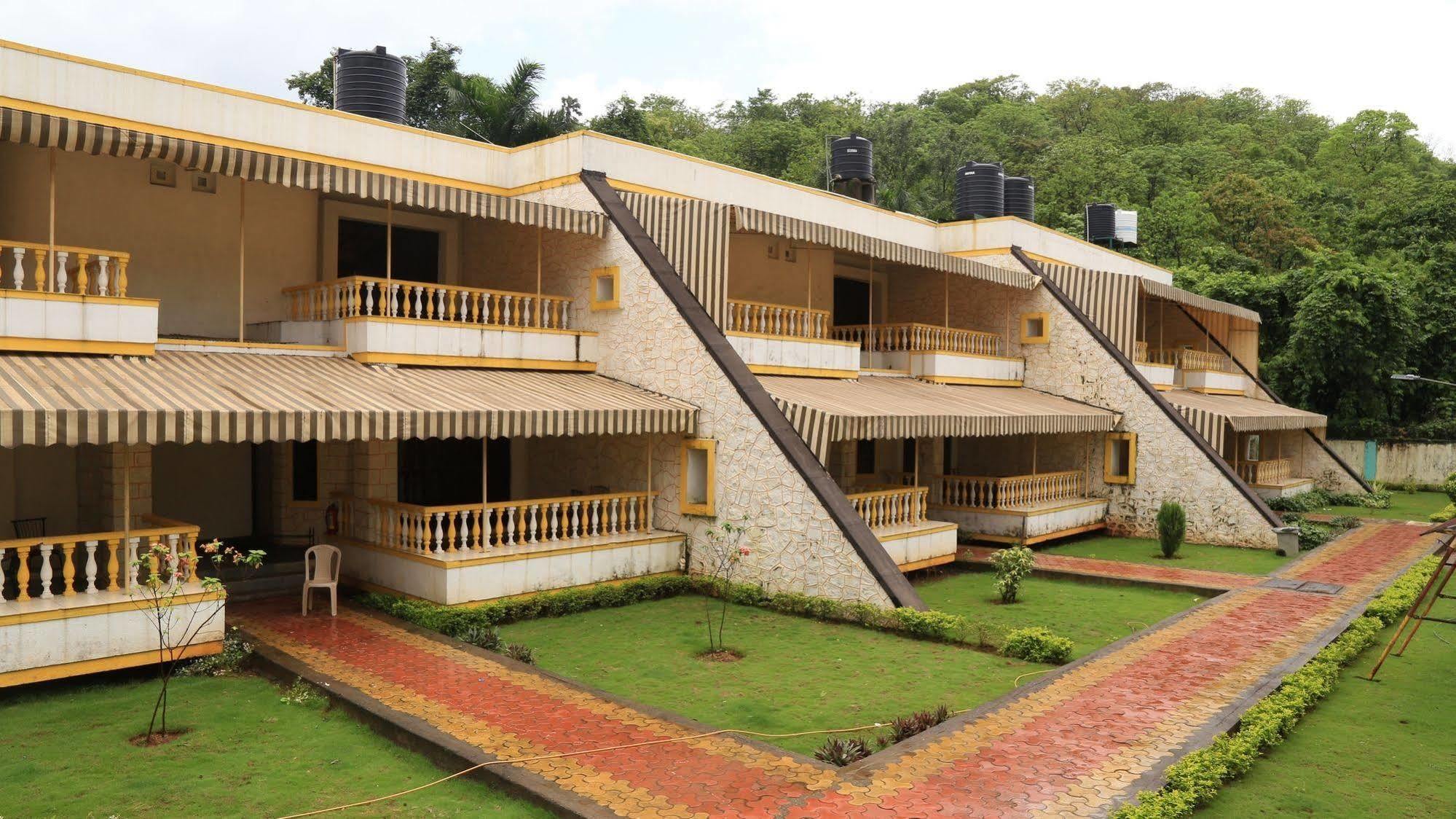 Panoramic Resort Panvel Karnāla Eksteriør bilde